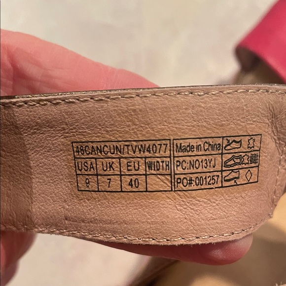 Vionic Patterned Wedges - Picture 11 of 11